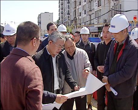刘可：全面加快施工进度，，，，，，，，为自治区60周年献礼